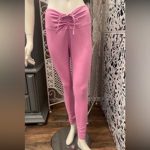 ADJUSTABLE WAIST
RUCHED LEGGINGS